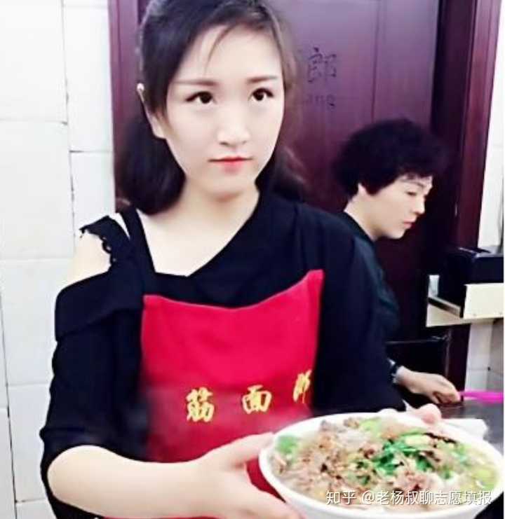 抖音网红河南饸饹面老板娘美颜照