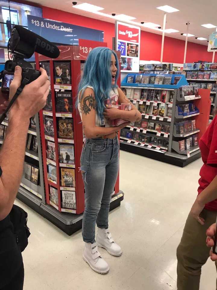 如何评价美国女歌手 halsey?