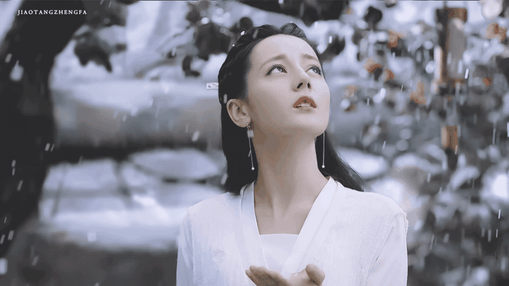 热巴也很好看,好多人都说好看,但是我之前一直没怎么get到,也是有几张