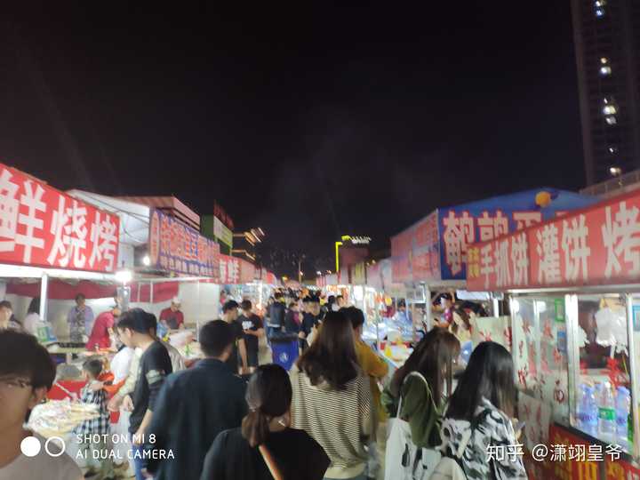 赫赫有名的燕大小吃街,感觉没几个小吃街比他强