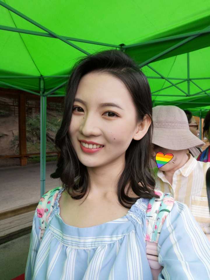 高中时素颜就好看的女生长大化妆后岂不是逆天吗?