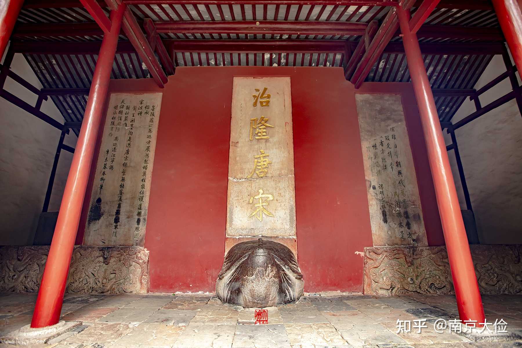 治隆唐宋碑进入南京明孝陵你会看到下图中的一块石碑上面有治隆唐宋四