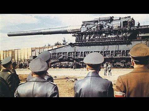 元首的铁道炮:800毫米"古斯塔夫",一种由铁道机车运输,在轨道上发射的