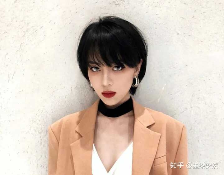 请问有哪些好看的适合女学生的短发发型推荐?