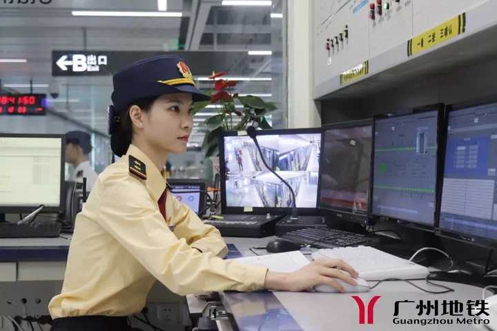 人群和地点:广州地铁和站务员,乘客 照片来源:广州地铁公众号 观点