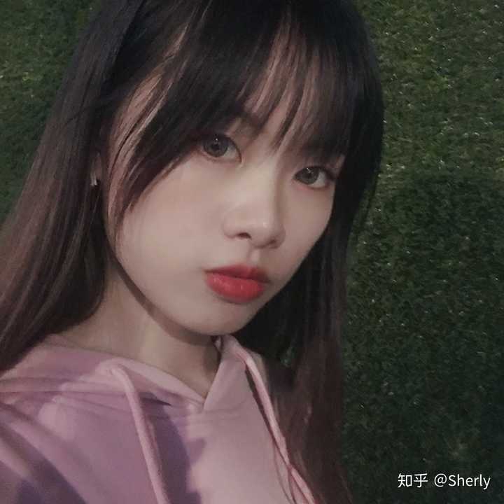 怎么看待发相机自拍原图的女生?