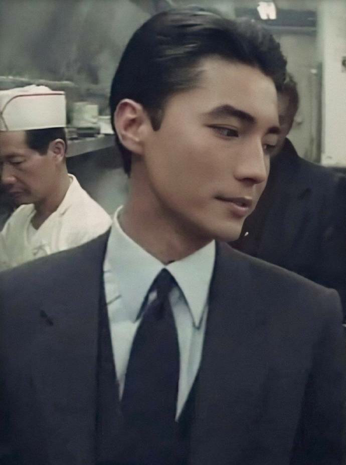 抛开气质光凭长相你认为最帅的国内男明星是谁?
