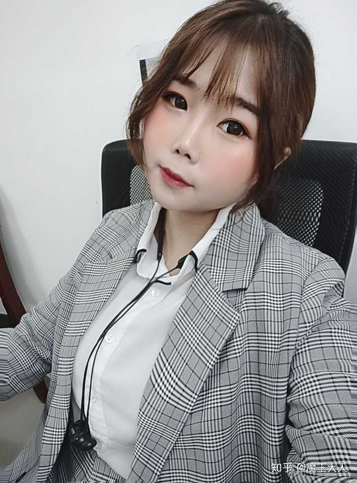 现在体重115斤,在暑假1个半月时间里瘦到95斤可行吗?怎么做?