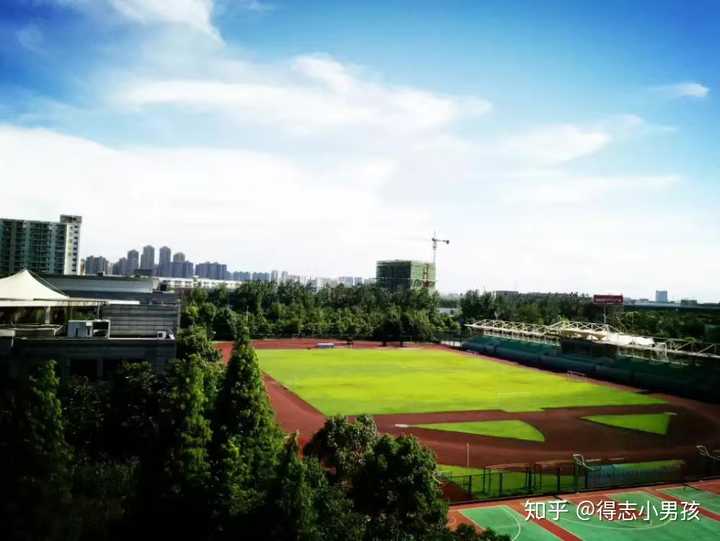 好了言归正传 我是初三那年被保送进 杭四中下沙校区的 当时学校外面