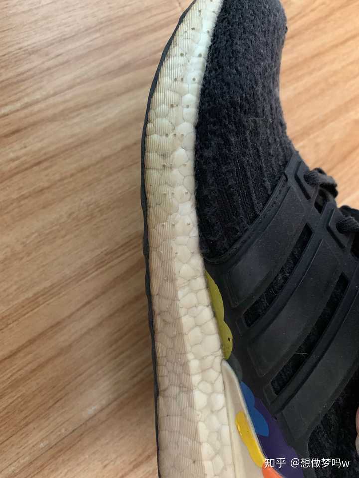 阿迪达斯boost鞋底,阿迪达斯boost跑鞋 adidas的boost底氧化的速度有多快?氧化变黄之后有多丑?