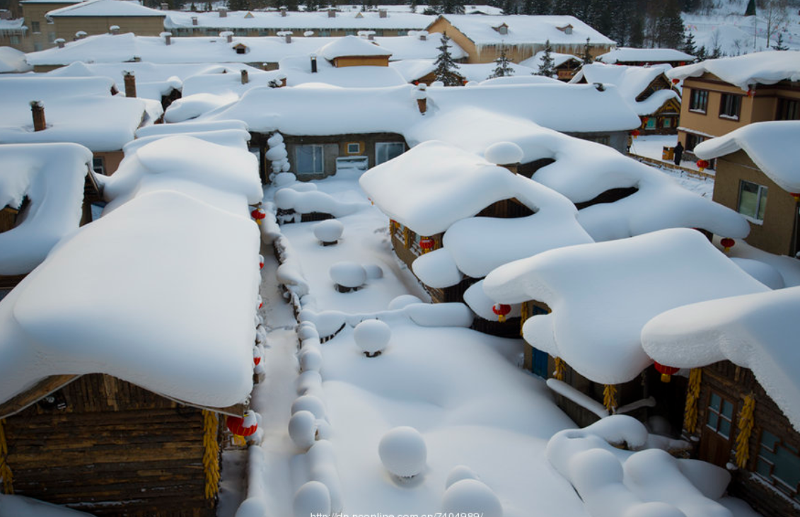 听说中国雪乡景区迎来入秋第一场雪雪景就是招牌雪乡开始营业