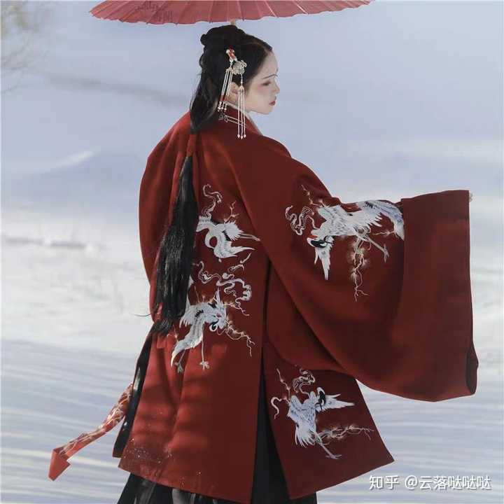 有哪些黑红系的汉服?(我个人喜欢潇洒一些的.)?