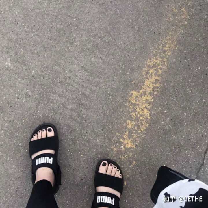 什么凉鞋配校服裤子好看?