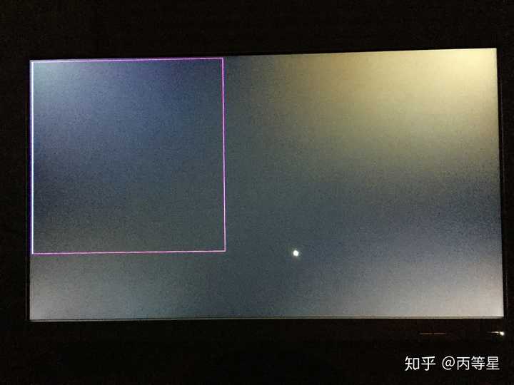 结果呢,联想就给了我这样的产品(屏幕背光严重不均).