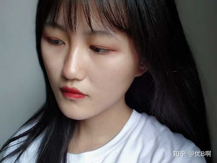 如果非要凹造型笑起来也不是很凶巴巴 但是面无表情的时候就很凶(光源