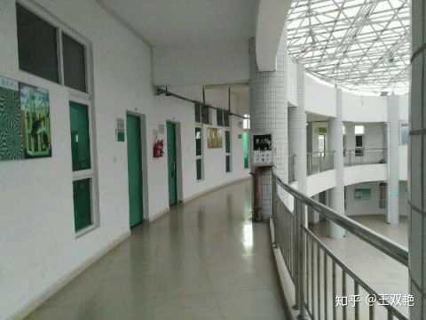 广州城建职业学院的图书馆或教室环境如何?是否适合上