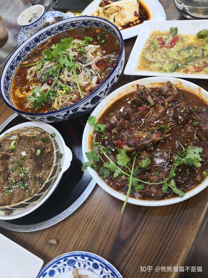 出去吃饭,三个人.最后打包了很多