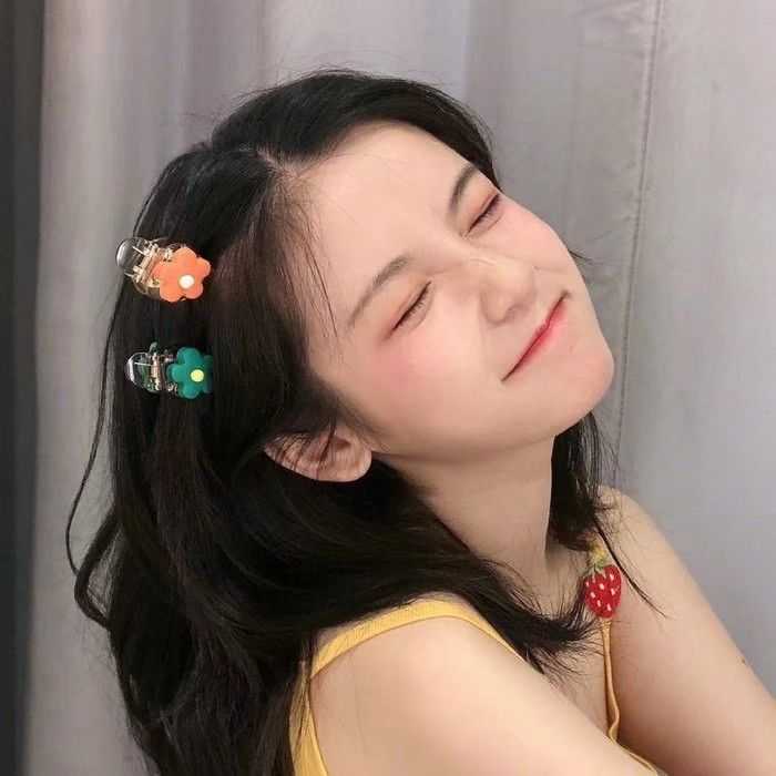 有没有笑的很甜很可爱的照片适合做女生头像?