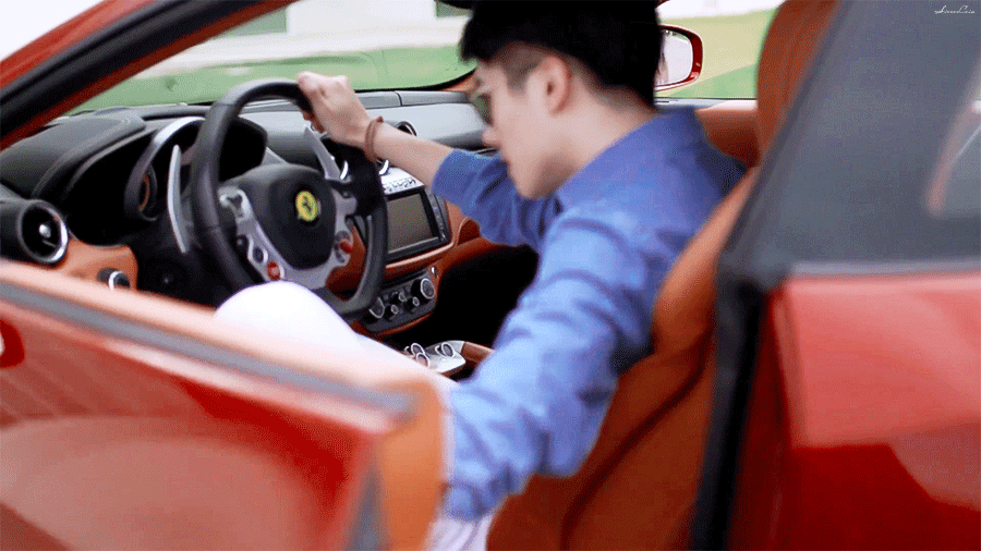 第三天   拿到驾照的孩子要带我去兜风   好开森 嘿嘿嘿