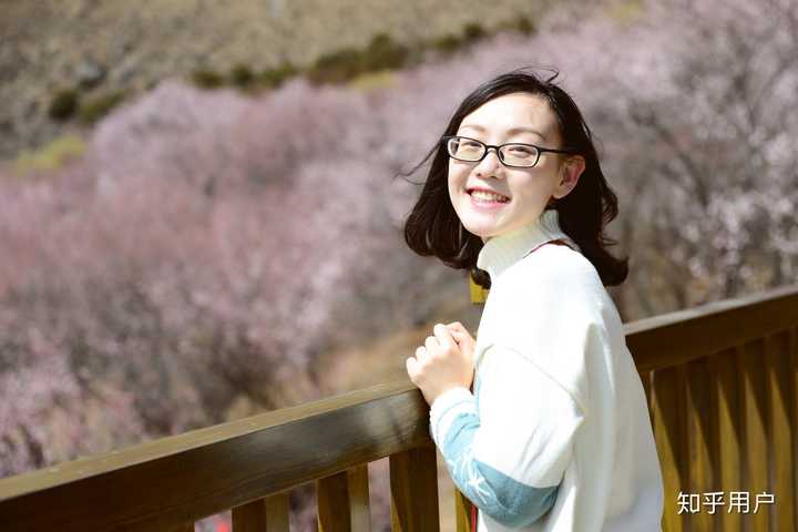有没有高度近视也漂亮的女孩子呀?