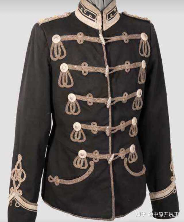十九世纪欧洲那些骠骑兵的军装就很有意思