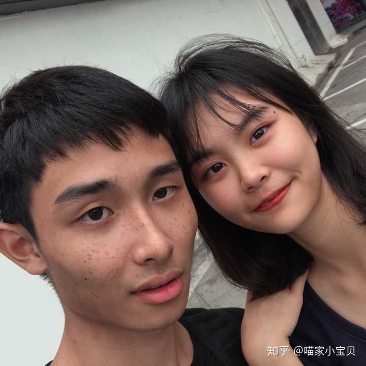 哈哈哈哈哈真人没有大小眼 可是一拍照就好明显
