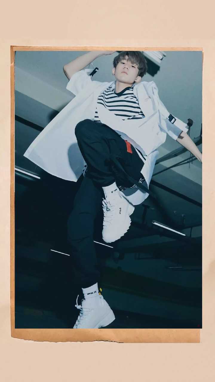 怎么评价王源最新ins的腹肌?