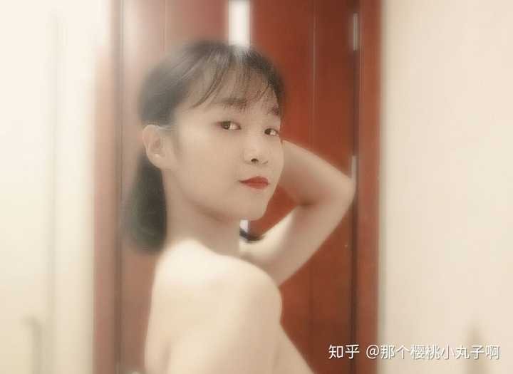 特别是她的嘴唇,真的超像西西里的女主超像  下面这张照片一直在我