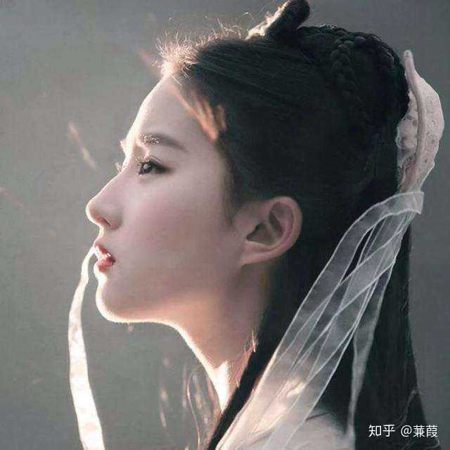 神仙姐姐刘亦菲吧 一直get不到她的颜 大概是因为她演白秀珠的时候我