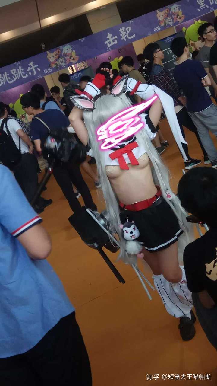 1萤火虫漫展cosplay裸露事件?