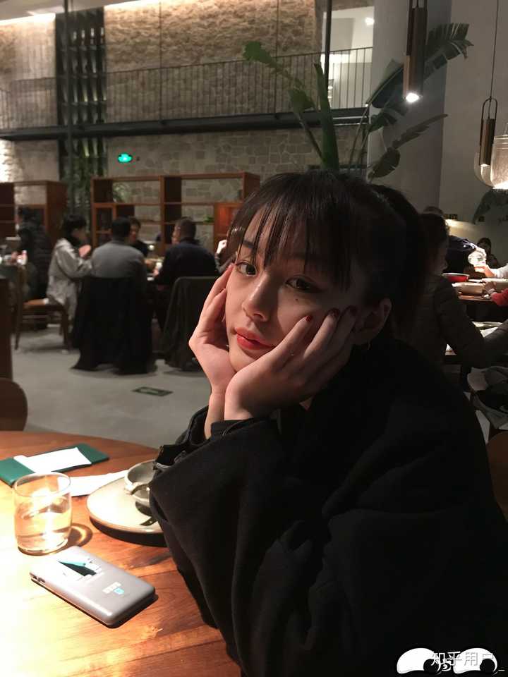大概就是段花吧,心目中标准的福建美女形象,真人和照片基本上没有出入