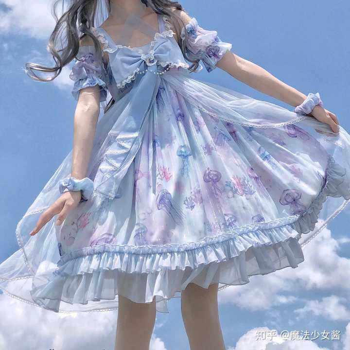 为什么大多数lo裙jk服拍照都不露脸?