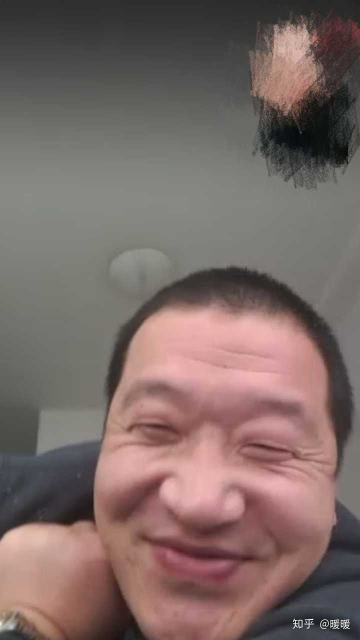 我老公还是很爱健身的,是个有肌肉的大叔.