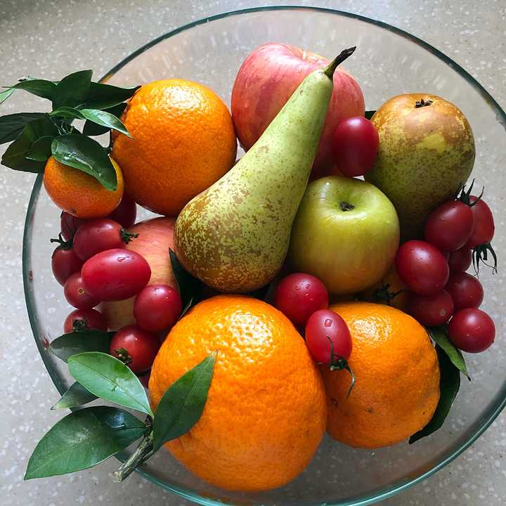 这是我家桌上常年放着的水果盆…果盆…盆