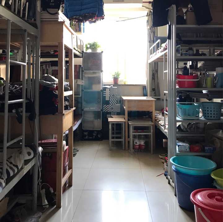 请问中国政法大学本科宿舍条件怎么样?有空调吗?