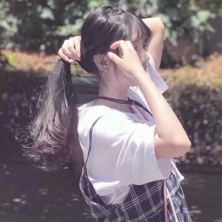 有哪些好看的qq头像(女生的)动漫/真人?