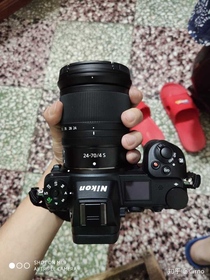 尼康z卡口24-70f4和24-200f4-5.6是齐焦镜头吗?