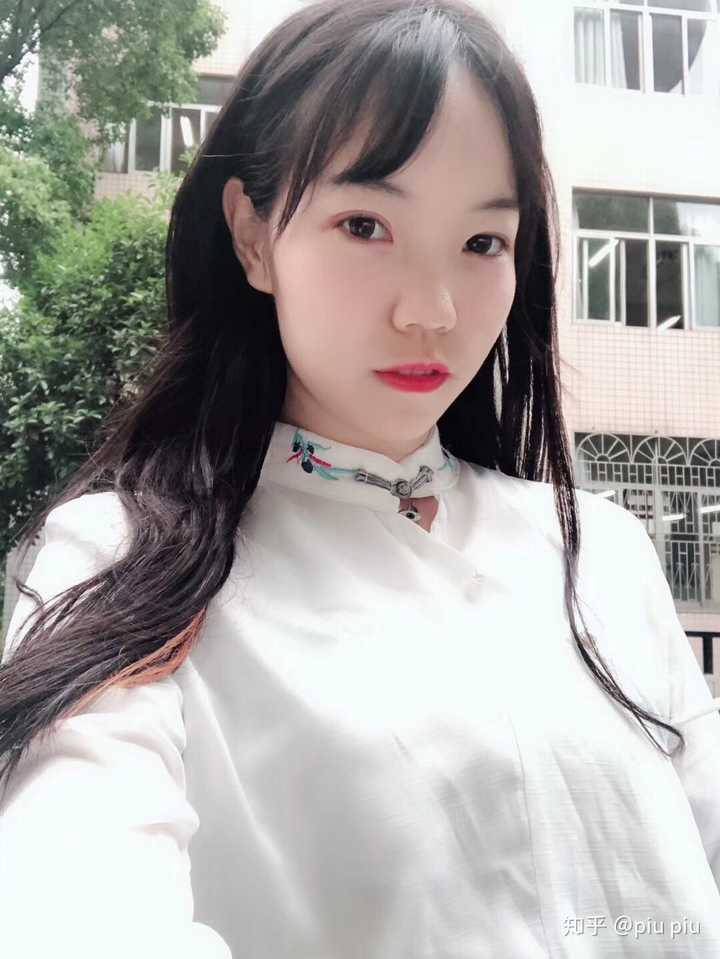 高中时素颜就好看的女生长大化妆后岂不是逆天吗?