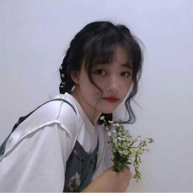 有没有那种一看感觉可以用"干净"这个词形容的女生头像啊?
