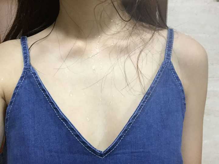 夏天穿吊带时配什么内衣?