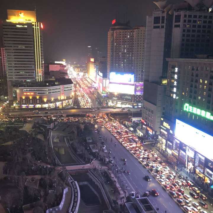 店内拍摄五一广场的繁华