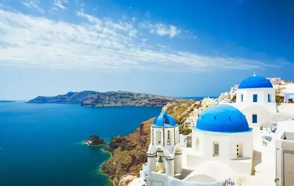 希腊 希腊属于地中海气候,全年温度变化不大,夏季的温度在22到30度