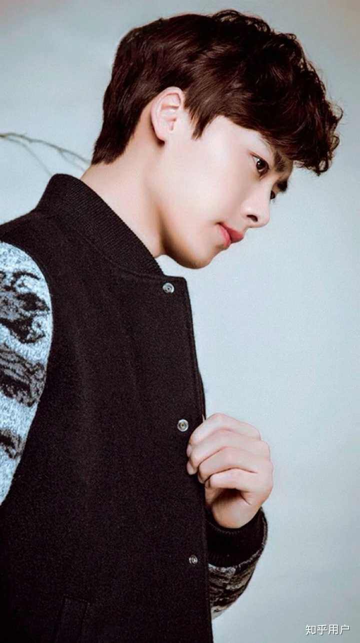 侧颜是真的惊艳,是猫猫系小王子李易峰呀.