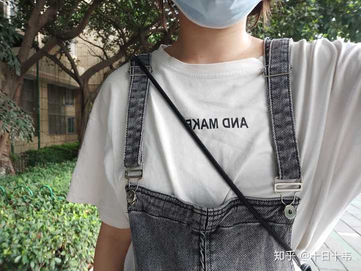 哦,对了,我还特别喜欢在知乎上存那些平胸反击的表情包,哈哈哈哈,派