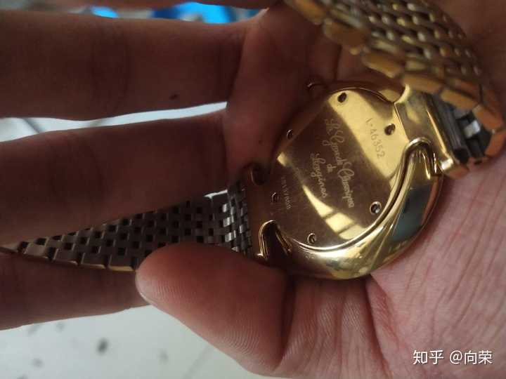 请大神帮忙鉴定这款浪琴嘉岚真假?