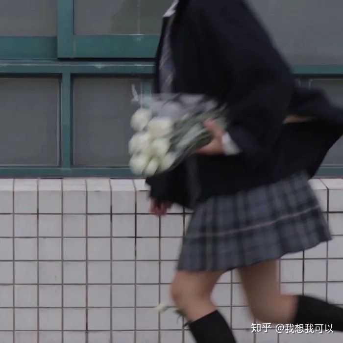 有没有那种男生穿西装的情侣头像?