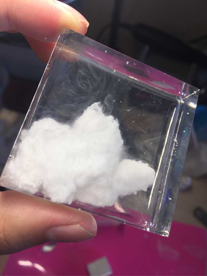 请问大家,这样的滴胶云朵是用什么材质?