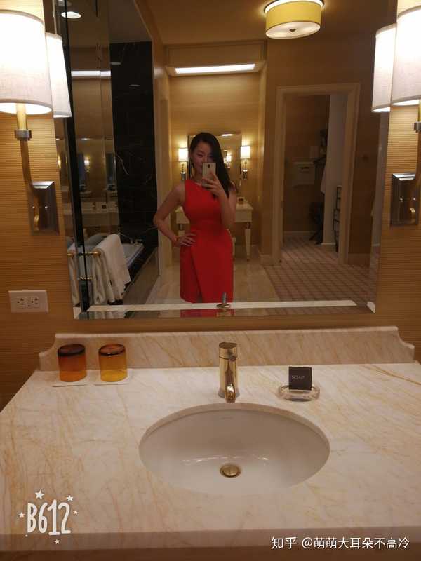 大胸妹子如何挑选合身又好看的比基尼