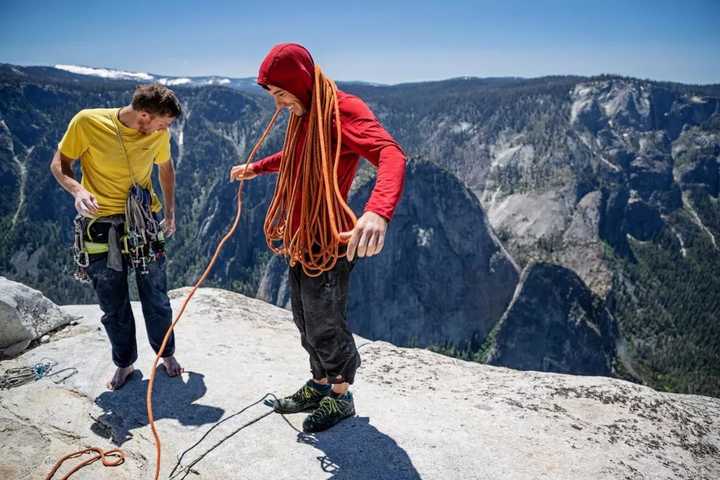 汤米·考德威尔曾与霍诺德搭档速攀过优胜美地不少极难的攀岩线路.