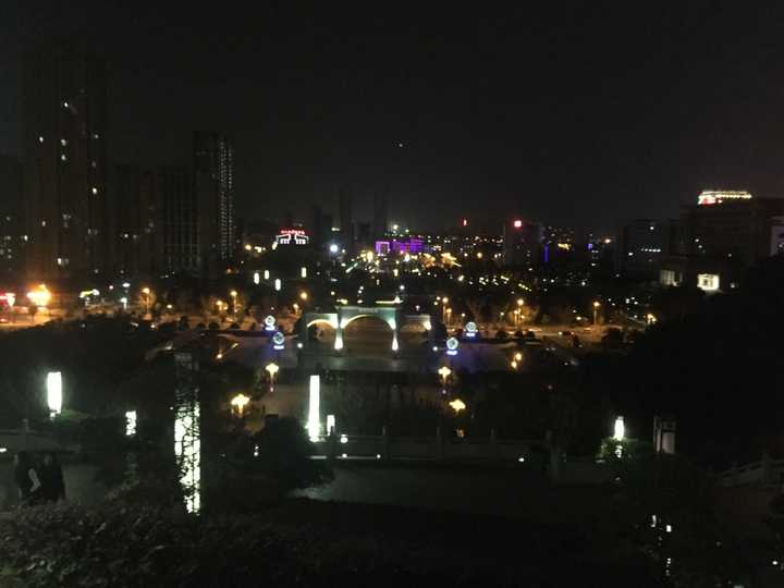 分享下你手机里最美的夜景吧